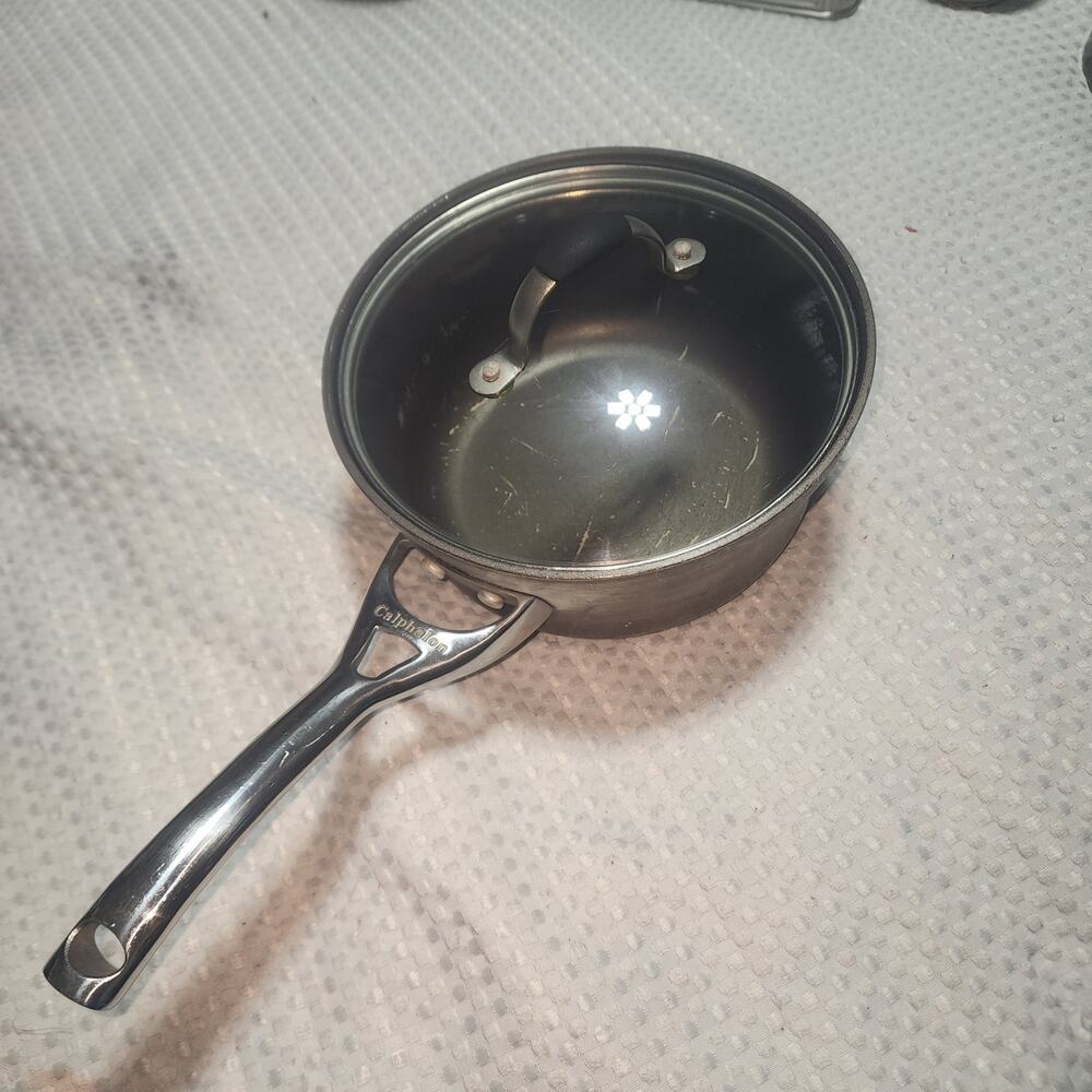 CALPHALON GUC 2.5 QT SAUCEPAN WITH LID